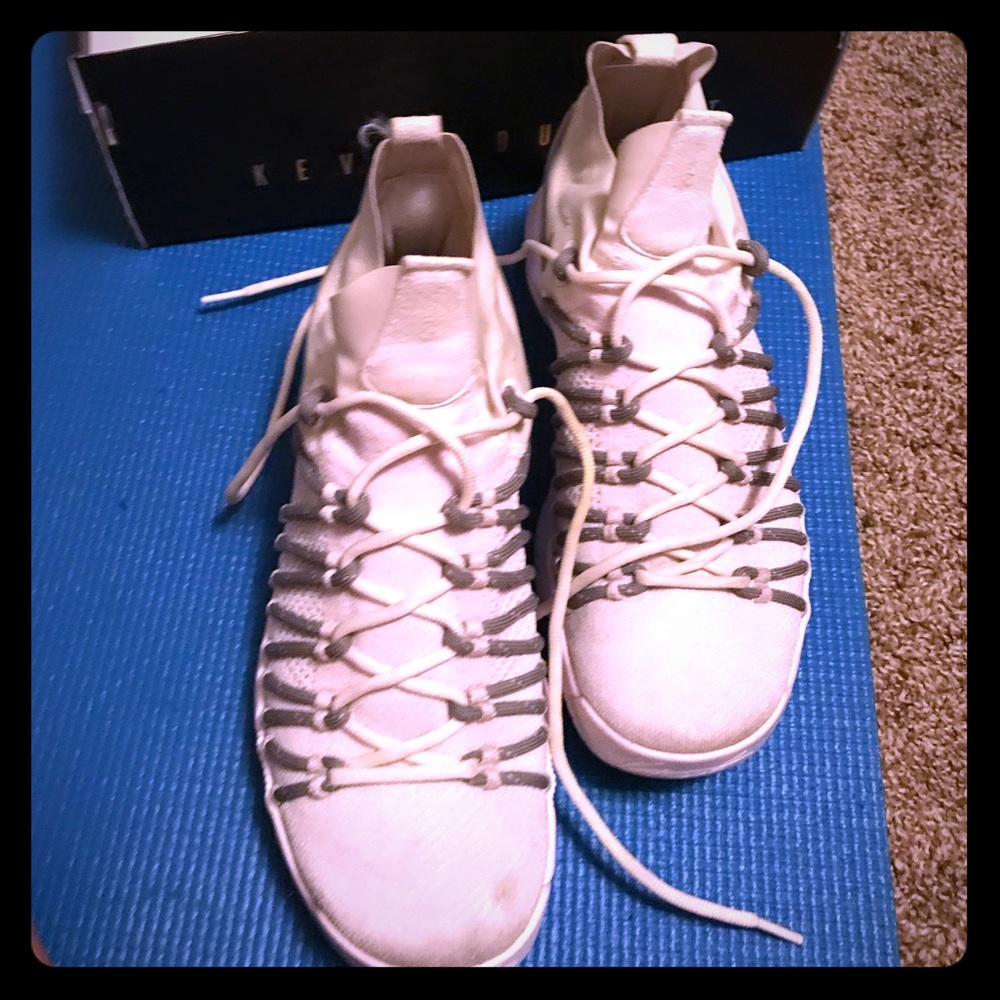 Light pink Nike Kevin Durant